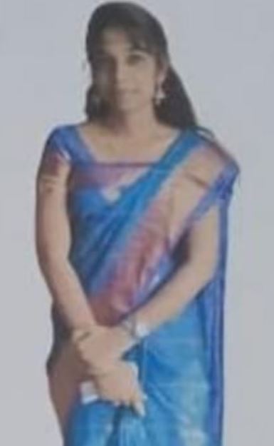 B . தீபஸ்ரீ 